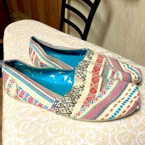 Women’s Size 8 Bobs